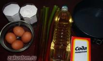 Шарлотка с ревенем — простой рецепт приготовления с фото